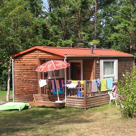 Camping Fontaine Du Roc Guest House Devillac Exterior foto