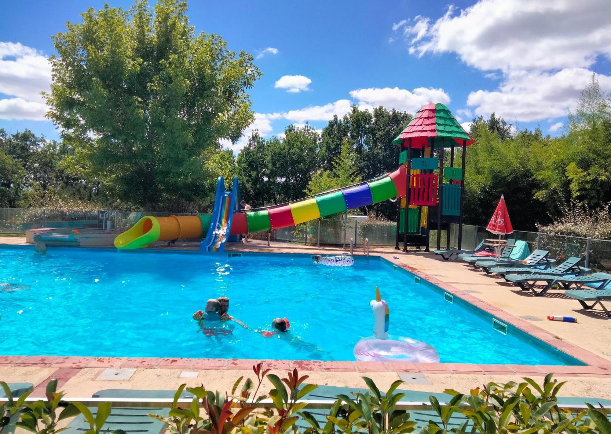 Camping Fontaine Du Roc Guest House Devillac Exterior foto