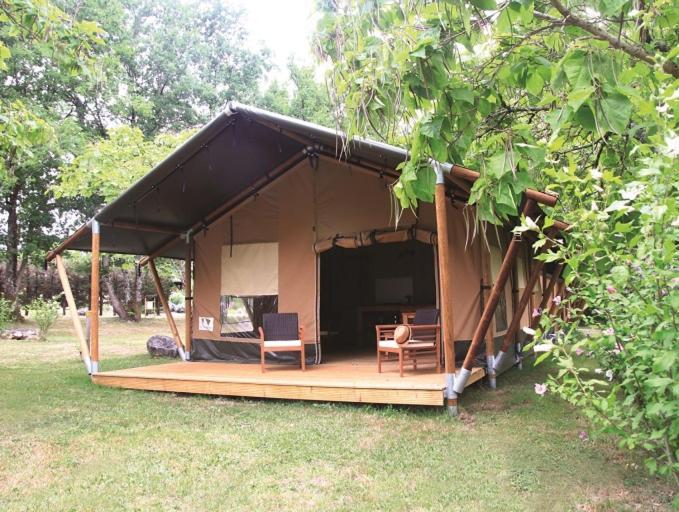 Camping Fontaine Du Roc Guest House Devillac Exterior foto
