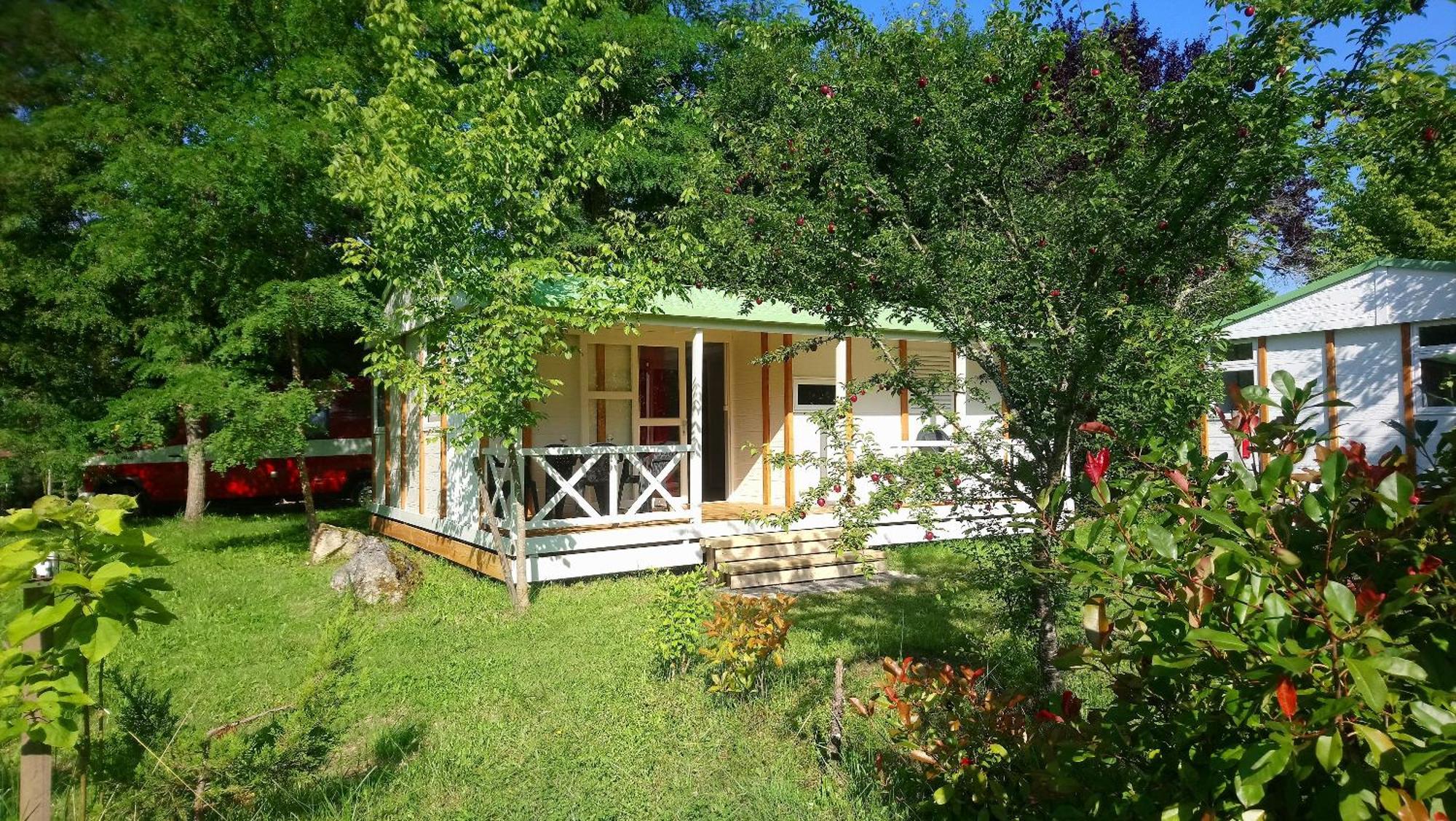 Camping Fontaine Du Roc Guest House Devillac Exterior foto