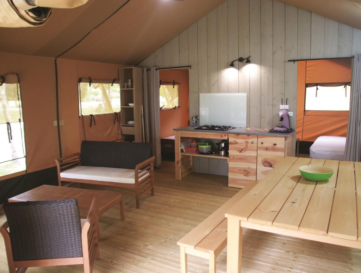Camping Fontaine Du Roc Guest House Devillac Cameră foto